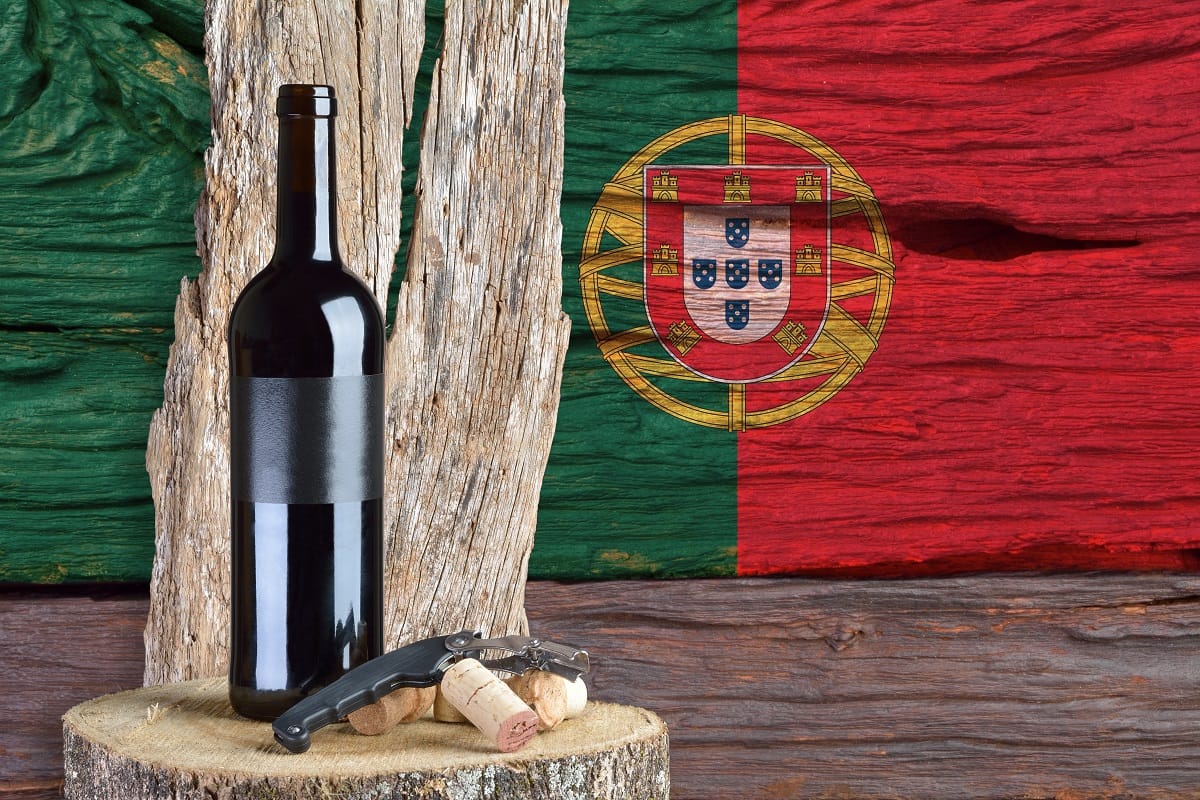 O português bebe 24x mais vinho que o brasileiro